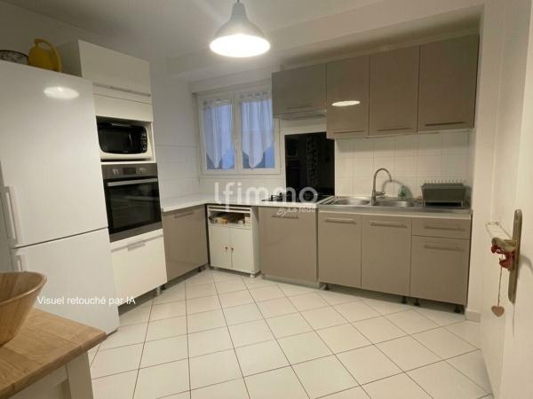Appartement 3 pièces premier étage avec balcon et parking privatif