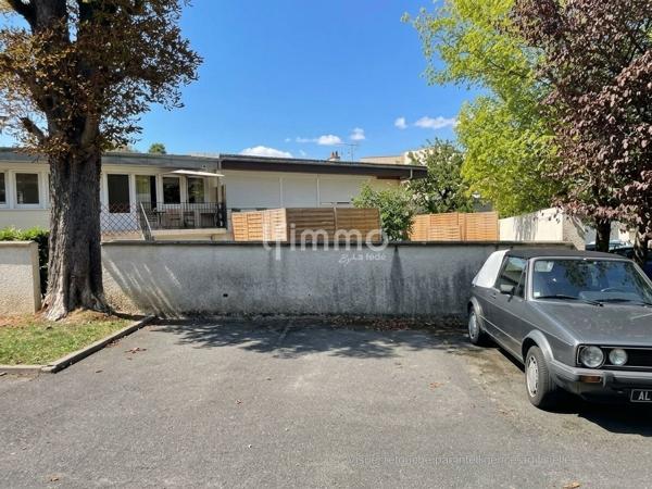 Appartement 3 pièces premier étage avec balcon et parking privatif