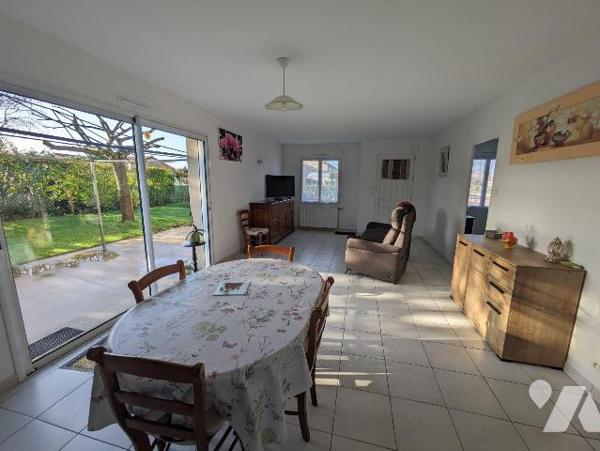 EXCLUSIVITE - LES HERBIERS - Plain-pied de 83 m² habitable en très bon état au calme d'un lotis...