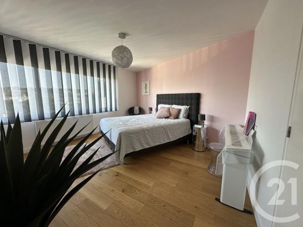 Maison à vendre  7 pièces - 151,06 m 2   LA VARENNE ST HILAIRE  - 94