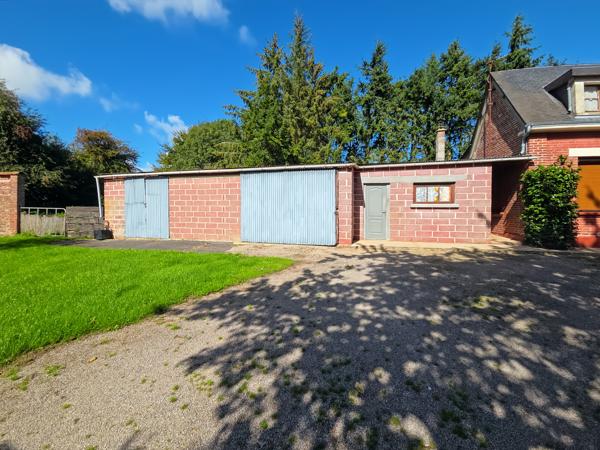 MAISON AVEC DEPENDANCES GARAGES 80 M²