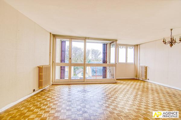 Versailles Montreuil St-Symphorien 4 pièces 100 m² situé au 3ème étage avec ascenseur, balcon et parking €645 000 ** - Référence 25422
