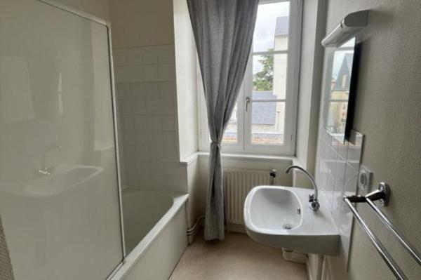 Location - Appartement 3 pièces 72 m 2 LE MANS (72000)