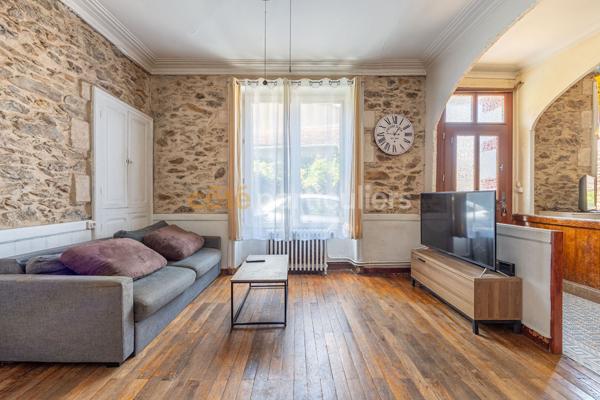 Vente
                Maison104 m² - 7 Pièces -
                    LA FERRIERE (85280)