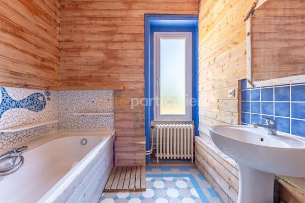 Vente
                Maison104 m² - 7 Pièces -
                    LA FERRIERE (85280)