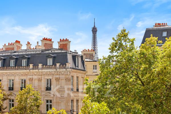 Appartement entièrement rénové Etoile.