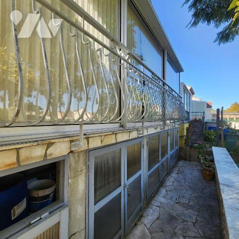 maison mitoyenne sur un côté, sous sol-complet La Ferté Bernard 