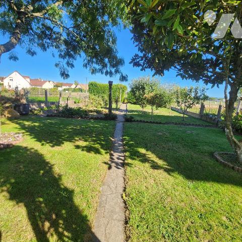 maison mitoyenne sur un côté, sous sol-complet La Ferté Bernard 