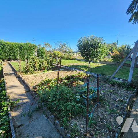 maison mitoyenne sur un côté, sous sol-complet La Ferté Bernard 