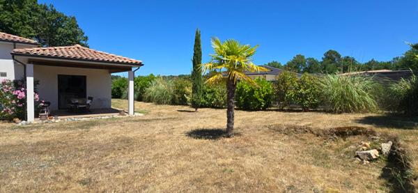 Maison moderne de plain pied, type 6,  sur un terrain de 2977 m²