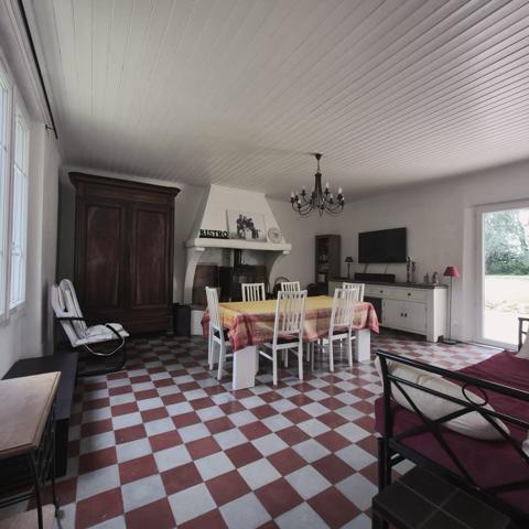Sur les Hauteurs de Lisle sur Tarn, Maison de Maitre sur un parc arboré
