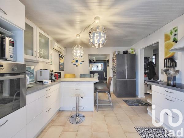 Maison de village 4 pièces de 98 m² à Cuers (83390)