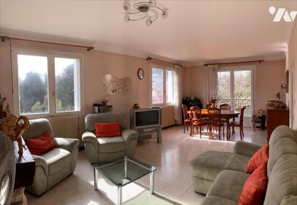 PROCHE CENTRE VILLE, HABITATION ET SES DEUX STUDIOS