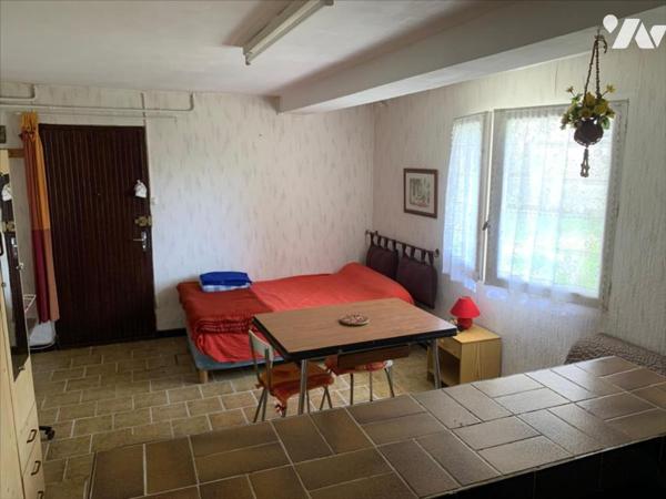 PROCHE CENTRE VILLE, HABITATION ET SES DEUX STUDIOS