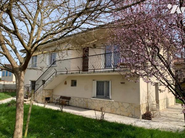 PROCHE CENTRE VILLE, HABITATION ET SES DEUX STUDIOS