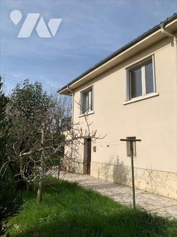 PROCHE CENTRE VILLE, HABITATION ET SES DEUX STUDIOS