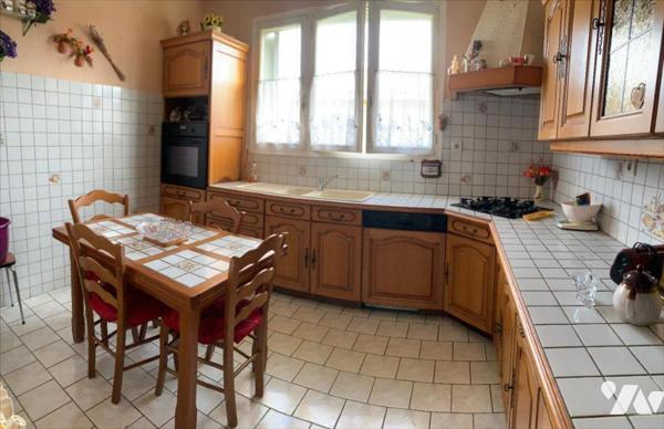 PROCHE CENTRE VILLE, HABITATION ET SES DEUX STUDIOS