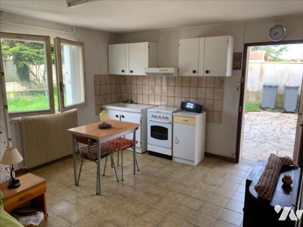 PROCHE CENTRE VILLE, HABITATION ET SES DEUX STUDIOS