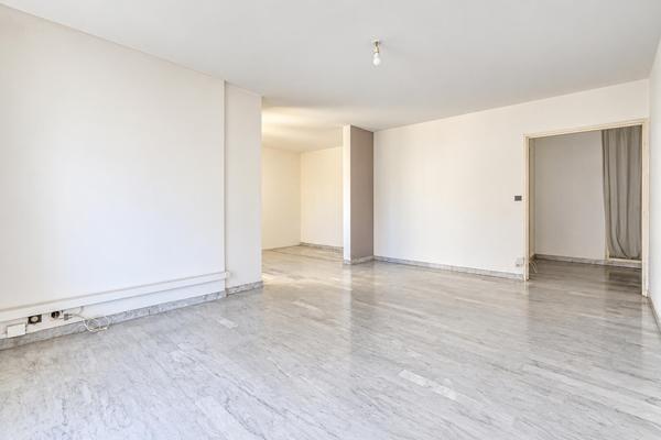 Grand appartement, avec terrasse dans une résidence avec piscine à Antigone