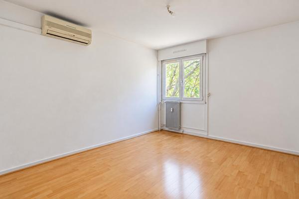 Grand appartement, avec terrasse dans une résidence avec piscine à Antigone