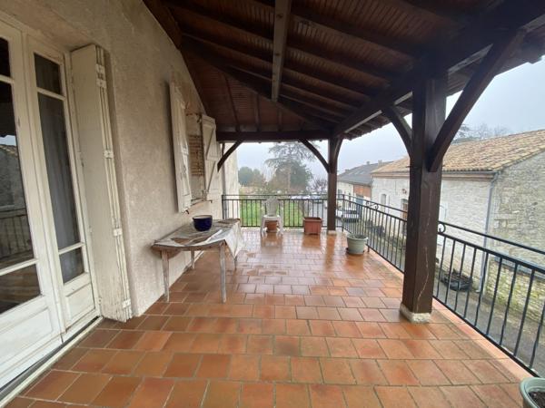 Lauzerte (82110) TARN ET GARONNE LAUZERTE Maison en pierre au village avec petit jardin, grand terrace et jolie vue