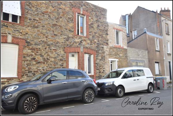 NANTES Proche du centre ville, maison composée de deux logements indépendants actuellement libres.