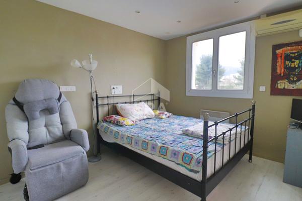 À vendre appartement 39m2 type 2 13010 LUMINEUX EXPO SUD EST BALCON CAVE TRES BON RAPPORT LOCATIF