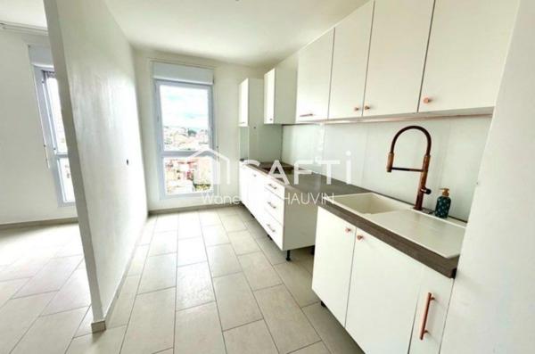 T3 rénové vendu loué avec parking et ascenseur