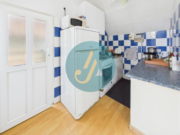 Nevers (58000) Rare à Nevers – Ensemble immobilier avec maison principale de charme + 3 logements indépendants À deux pas du