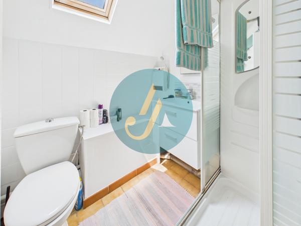 Nevers (58000) Rare à Nevers – Ensemble immobilier avec maison principale de charme + 3 logements indépendants À deux pas du