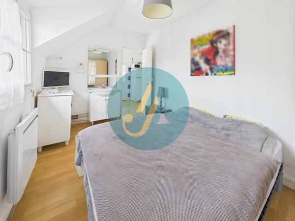 Nevers (58000) Rare à Nevers – Ensemble immobilier avec maison principale de charme + 3 logements indépendants À deux pas du