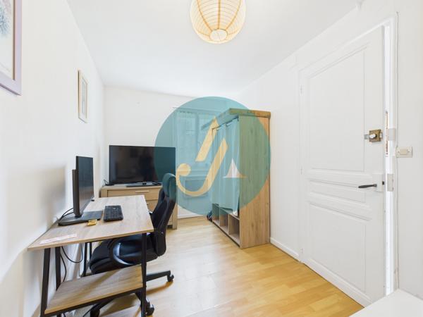 Nevers (58000) Rare à Nevers – Ensemble immobilier avec maison principale de charme + 3 logements indépendants À deux pas du