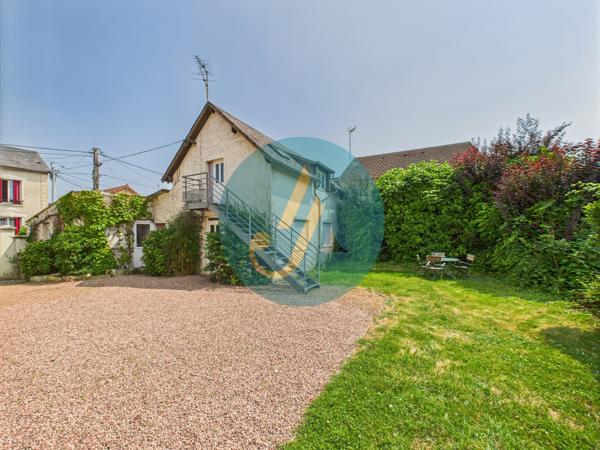 Nevers (58000) Rare à Nevers – Ensemble immobilier avec maison principale de charme + 3 logements indépendants À deux pas du