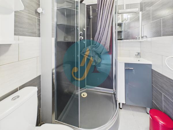 Nevers (58000) Rare à Nevers – Ensemble immobilier avec maison principale de charme + 3 logements indépendants À deux pas du