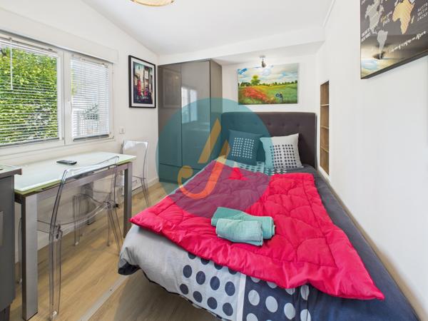 Nevers (58000) Rare à Nevers – Ensemble immobilier avec maison principale de charme + 3 logements indépendants À deux pas du