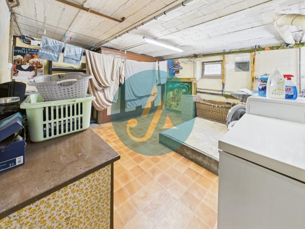 Nevers (58000) Rare à Nevers – Ensemble immobilier avec maison principale de charme + 3 logements indépendants À deux pas du