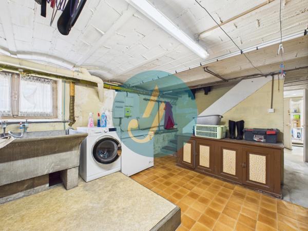 Nevers (58000) Rare à Nevers – Ensemble immobilier avec maison principale de charme + 3 logements indépendants À deux pas du