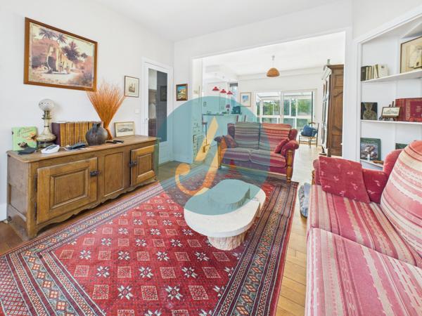 Nevers (58000) Rare à Nevers – Ensemble immobilier avec maison principale de charme + 3 logements indépendants À deux pas du