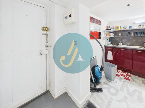 Nevers (58000) Rare à Nevers – Ensemble immobilier avec maison principale de charme + 3 logements indépendants À deux pas du