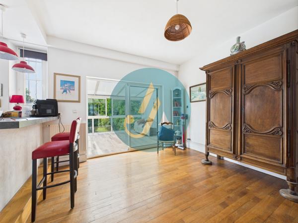 Nevers (58000) Rare à Nevers – Ensemble immobilier avec maison principale de charme + 3 logements indépendants À deux pas du