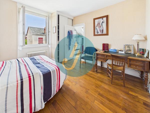 Nevers (58000) Rare à Nevers – Ensemble immobilier avec maison principale de charme + 3 logements indépendants À deux pas du