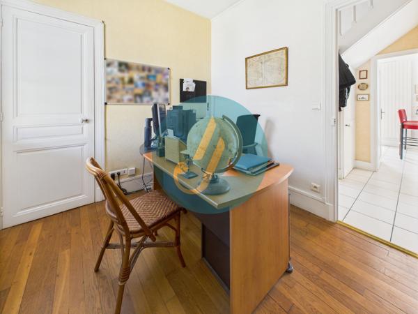 Nevers (58000) Rare à Nevers – Ensemble immobilier avec maison principale de charme + 3 logements indépendants À deux pas du