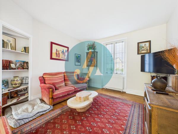 Nevers (58000) Rare à Nevers – Ensemble immobilier avec maison principale de charme + 3 logements indépendants À deux pas du