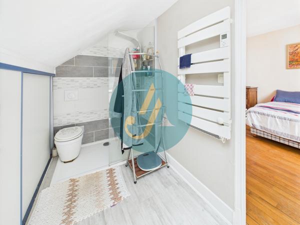 Nevers (58000) Rare à Nevers – Ensemble immobilier avec maison principale de charme + 3 logements indépendants À deux pas du