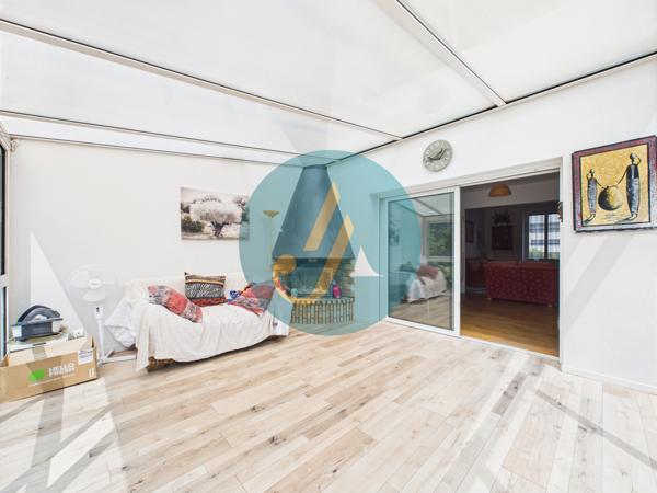 Nevers (58000) Rare à Nevers – Ensemble immobilier avec maison principale de charme + 3 logements indépendants À deux pas du