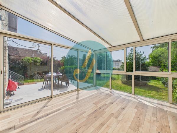 Nevers (58000) Rare à Nevers – Ensemble immobilier avec maison principale de charme + 3 logements indépendants À deux pas du