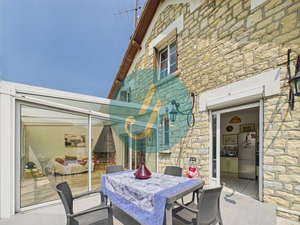 Nevers (58000) Rare à Nevers – Ensemble immobilier avec maison principale de charme + 3 logements indépendants À deux pas du