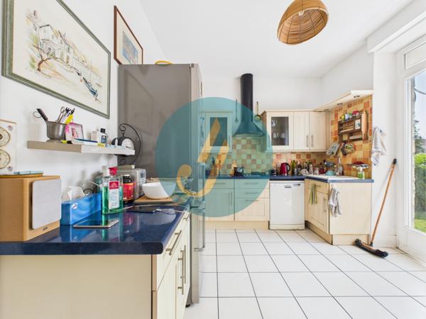 Nevers (58000) Rare à Nevers – Ensemble immobilier avec maison principale de charme + 3 logements indépendants À deux pas du