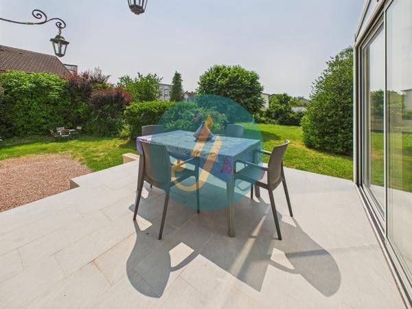 Nevers (58000) Rare à Nevers – Ensemble immobilier avec maison principale de charme + 3 logements indépendants À deux pas du