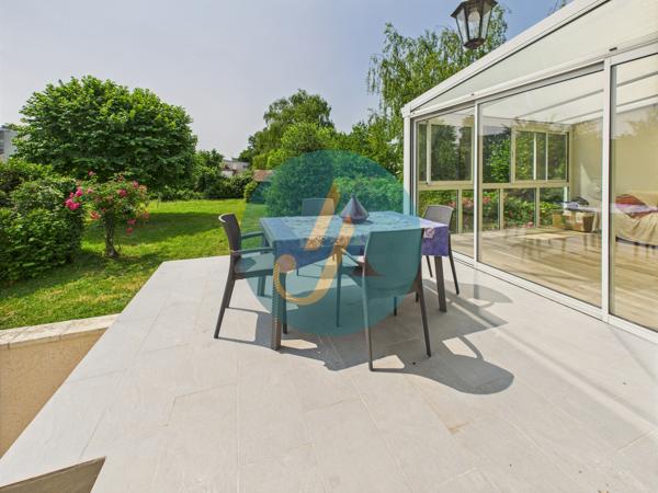 Nevers (58000) Rare à Nevers – Ensemble immobilier avec maison principale de charme + 3 logements indépendants À deux pas du